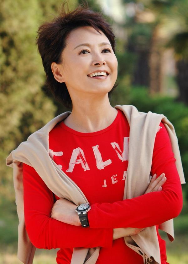 张建亚|张建亚：小木匠变身大导演，与女星张瑜离婚后甘当“模范前夫”