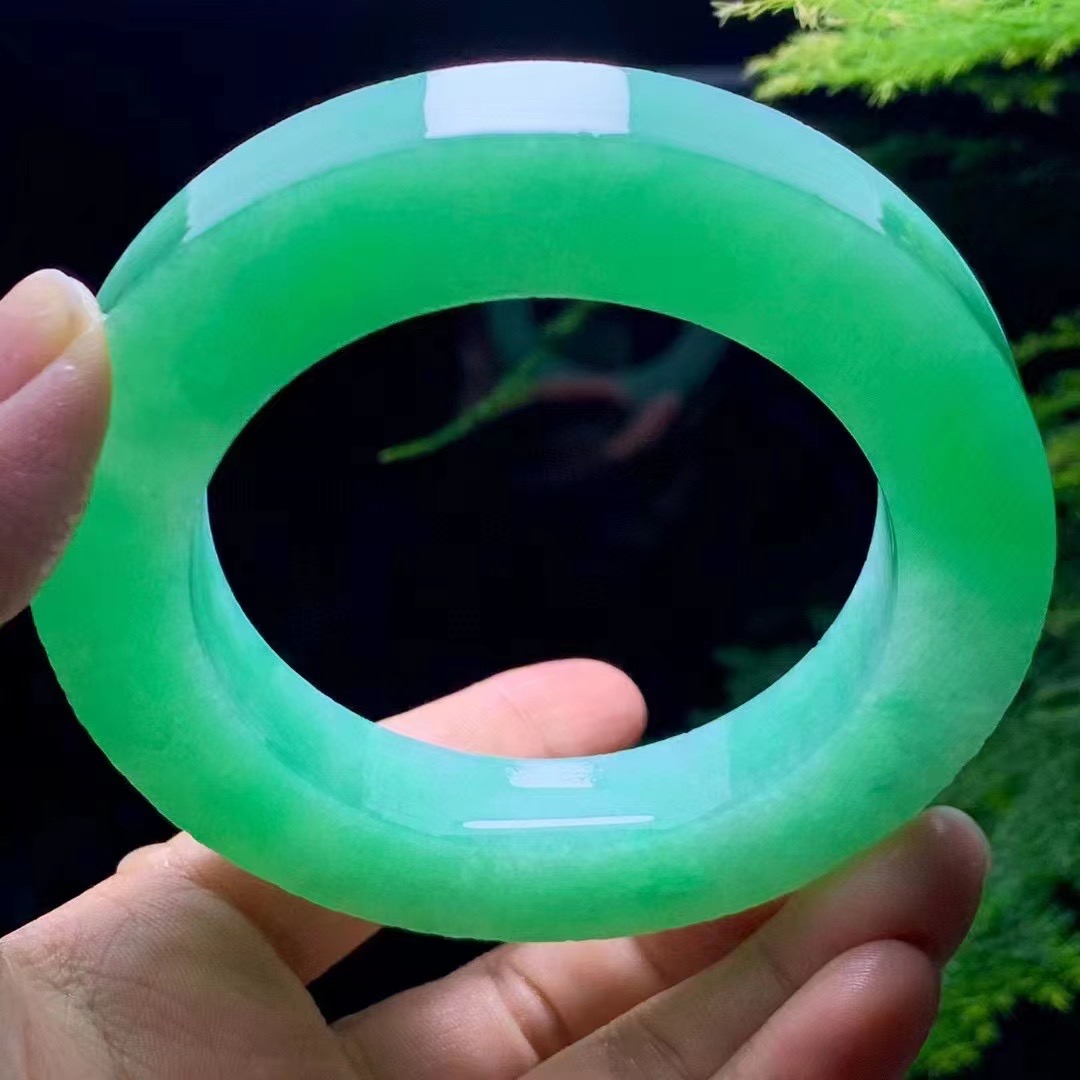 翡翠手镯|【满色翡翠手镯胚】 【尺寸】57.5-12.5-12mm 【编号】 NBQ 725-22 NB.2061 满绿手镯…肉质细腻…有种有色…很难得…