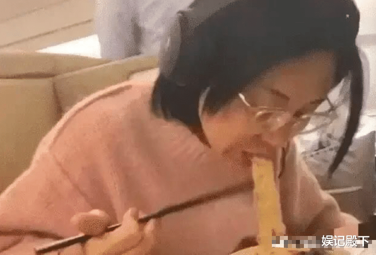 许晴|许晴素颜照曝光，状态沧桑五官平庸，与普通妇女毫无差别！