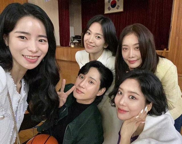 黑暗荣耀|李到晛狂问导演:是在拍《黑暗荣耀》吧?为什么我的戏都这么甜