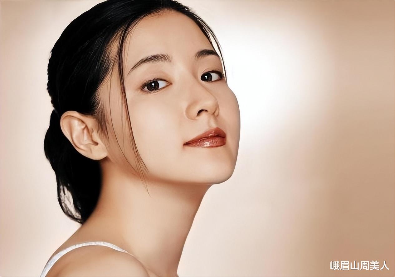王诗龄 为什么女人上了年纪后，素颜更好看，化妆却反而显老？原因很简单