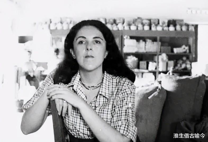 奥巴马|奥巴马苦命的母亲：18岁嫁黑人被弃，二段婚姻失败，53岁患癌去世