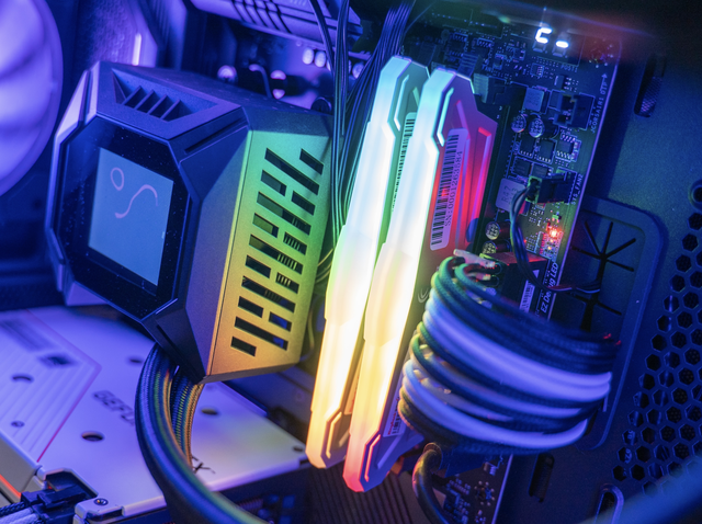 机箱|高性价比内存新选择，金百达RGB灯条测评