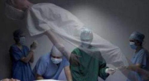 辽宁:白事现场老人“死而复生”,吃席吃到一半,纷纷激动往回跑