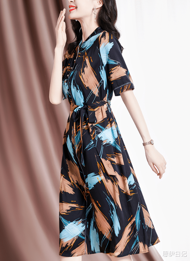 轻熟风也可以个性减龄，展现出的文艺气息，治愈一个夏天的沉闷