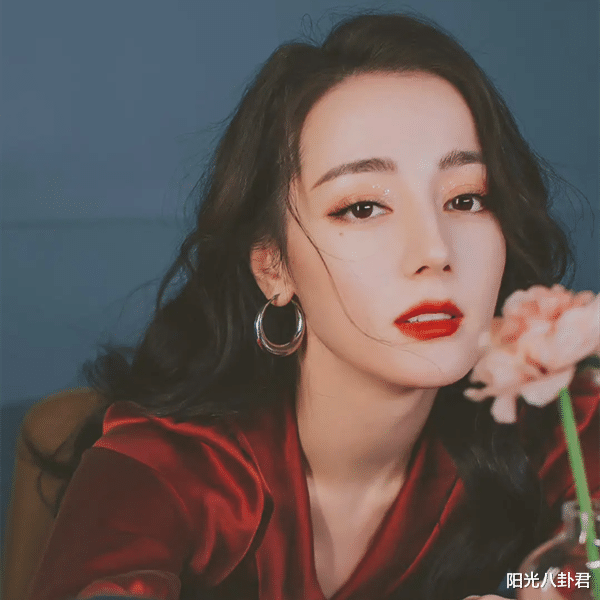 明星素颜 素颜寡淡无味,妆后美到发光,建议这8位女星直接把妆“焊”脸上