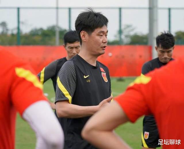 李霄鹏|5-0！李霄鹏下狠手，弃用2大老将，10号重新上位，国足新首发11人来了