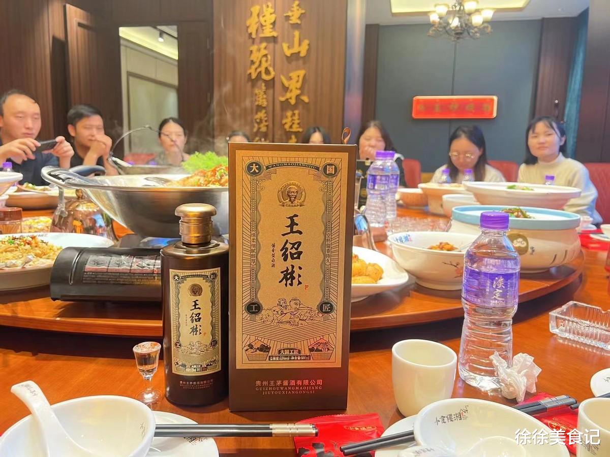 福建老板为女儿埋20瓶茅台做嫁妆,如今10年过去了,这酒咋样了?