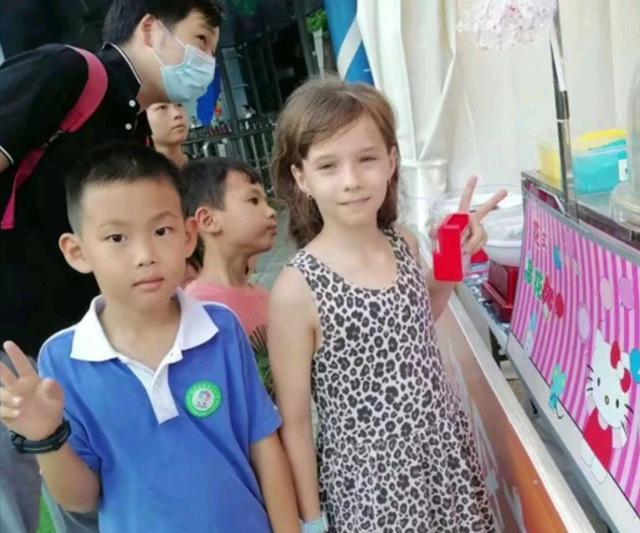 |孙辉和彭四英通电话,夏令营时间改成28天,下周孙海洋接他回家