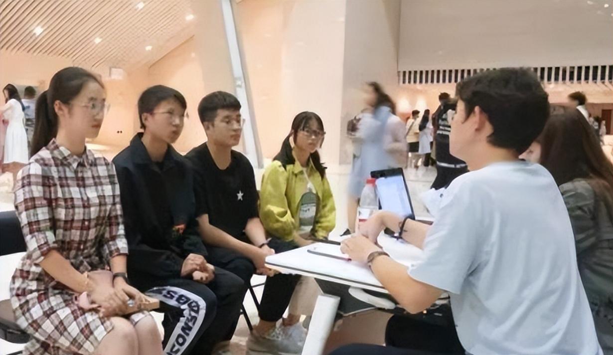 报销|名校高材生毕业后找不到工作？企业HR的吐槽，引发众多应届生共鸣