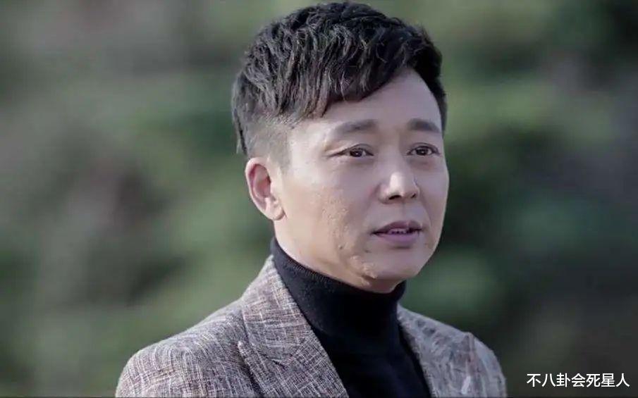 张嘉益|16位内地中老年男星现状,走路直不起腰,头发花白,秃头发福