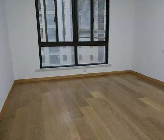 新房的硬装终于收尾了，简装混搭，但亲戚参观后却说很好看!