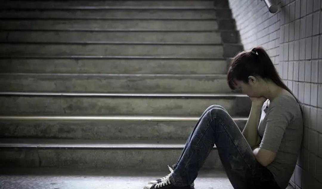 2006年，辽宁17岁少女不堪父母偏心血刃妹妹，这到底是谁的错？