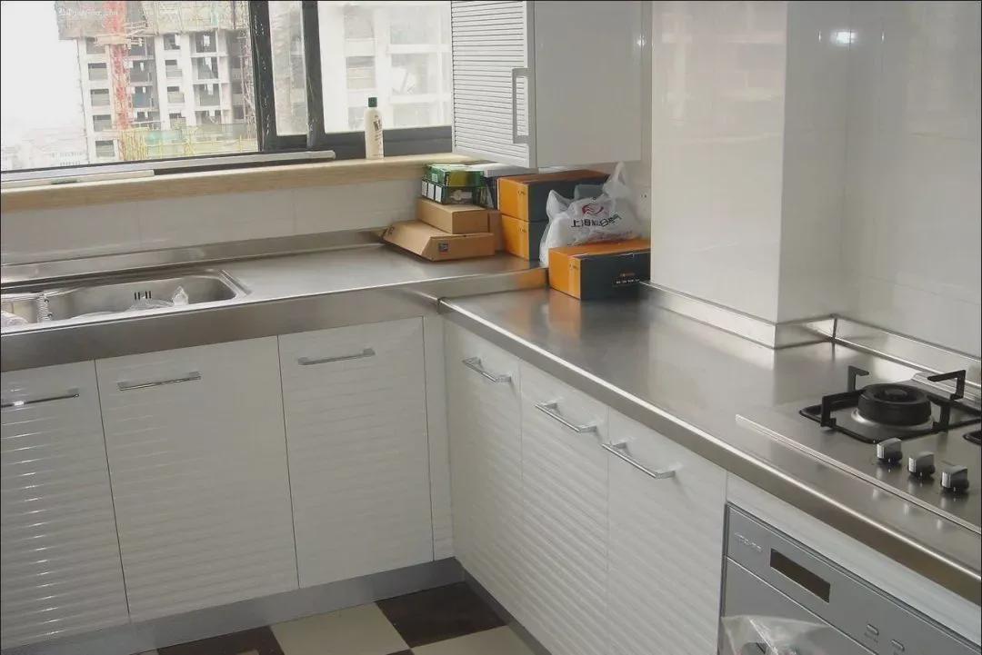 厨房台面你家一般选哪种？千万别选这种，用不到几年就要换！