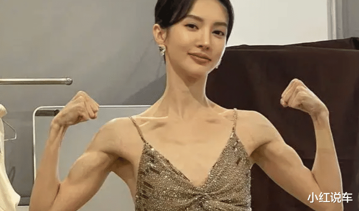 明星 瘦到病态，微笑唇锥子脸，填充浮肿塑料感，内娱有些审美真不高级！
