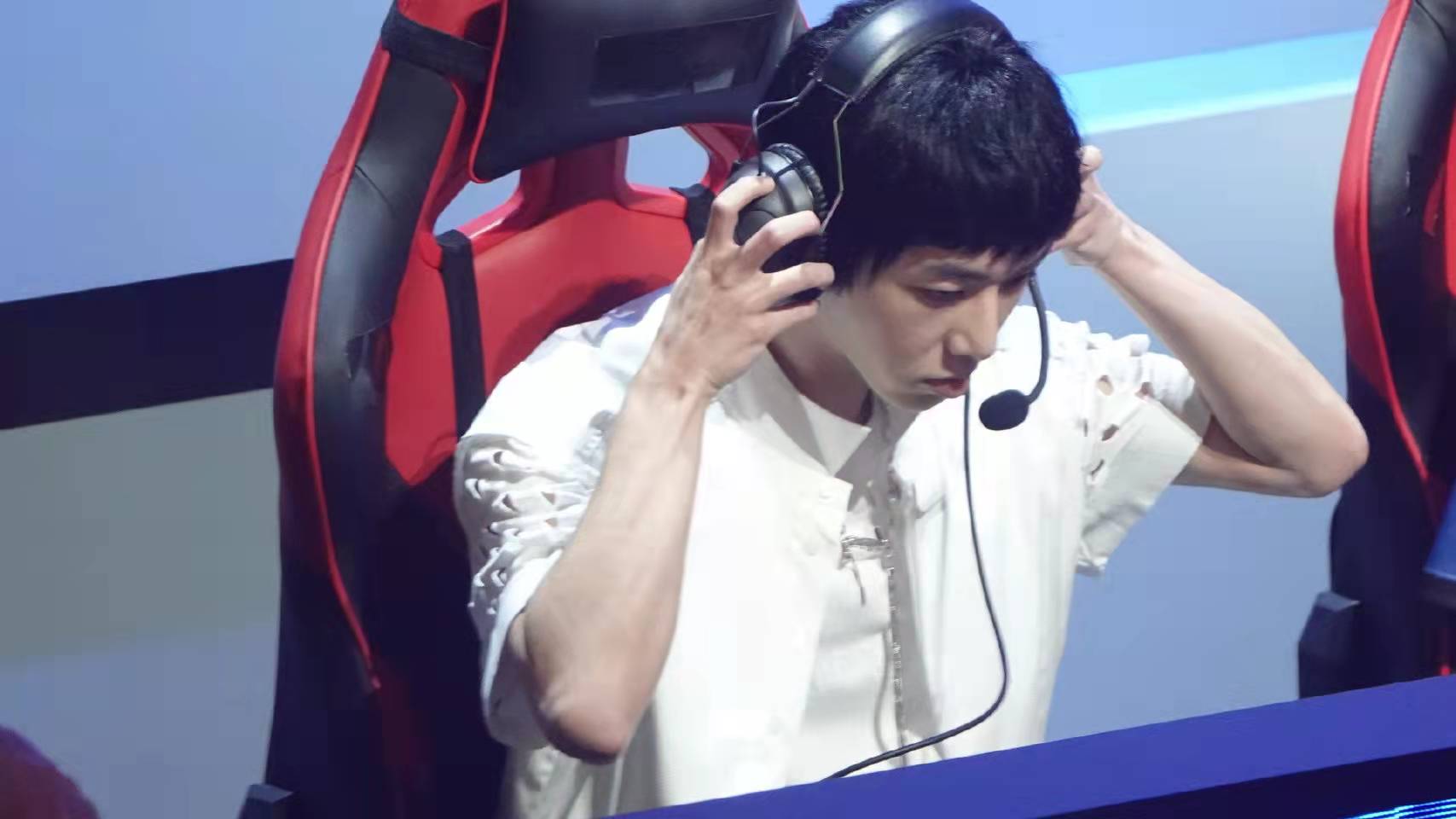 金星|盘点那些年歌王华晨宇的\副业\网友：华晨宇台上台下反差好大！