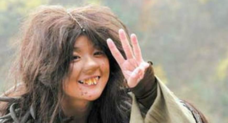 刘德华|同样是演乞丐，周星驰直接用手抓饭，刘德华睡大街上，杨颖是来搞笑的吧！