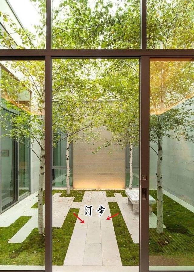 没有比中庭更舒适的地方了,喝茶吃饭还晒不到太阳,避暑胜地!