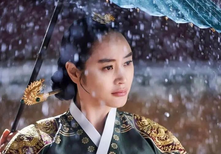 渔业|《王后伞下》王子有特殊怪癖？吓哭母亲，悲催王后为儿子们操碎心