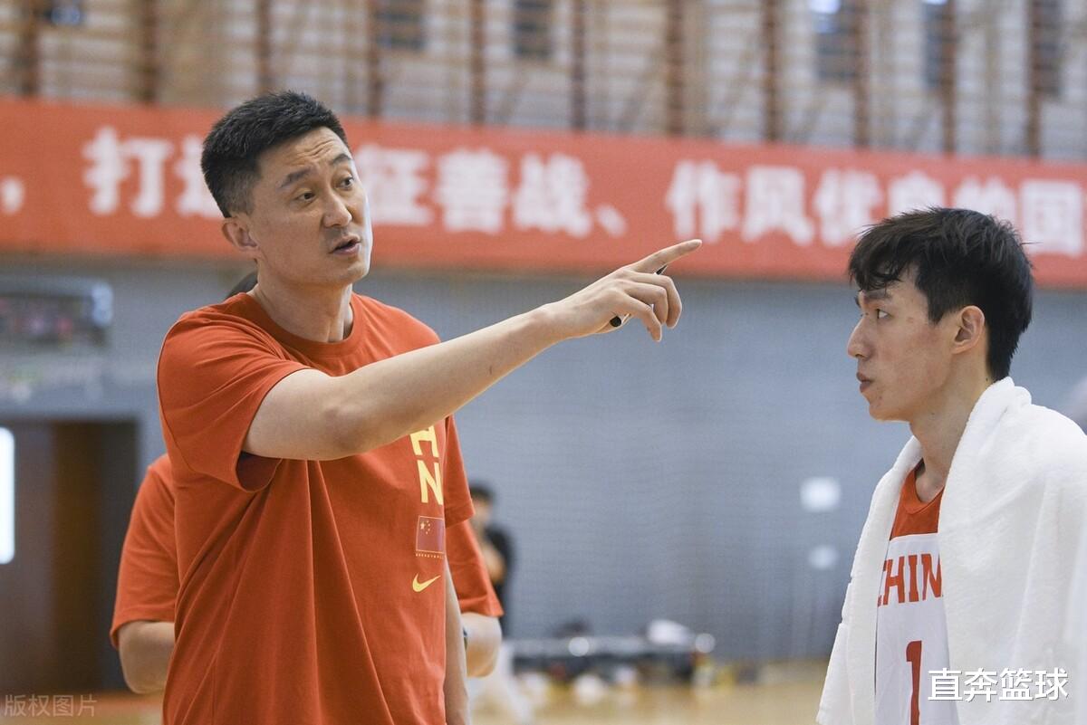周琦|男篮亚洲杯麻烦了！周琦澳大利亚传来坏消息，杜锋担心的事发生了