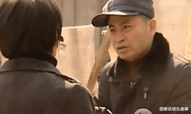 婆婆街头暴打儿媳,丈夫要求退还彩礼,妻子:700多天不能被你白睡