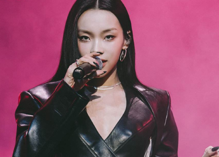 刘柏辛|刘柏辛走红毯造型奇特,但这腰围真的慕了,姐姐怎么保持的身材?