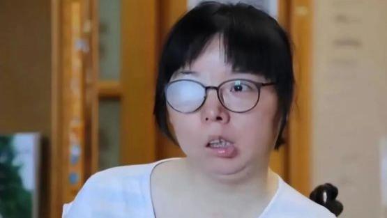 2013年，女博士王磊生下儿子后瘫痪在床，丈夫的两个字让她昏厥