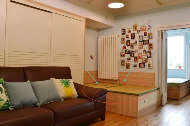 65㎡小宅,客厅设张床,沙发背后“加宽”0。5米!巧妙极了,聪明