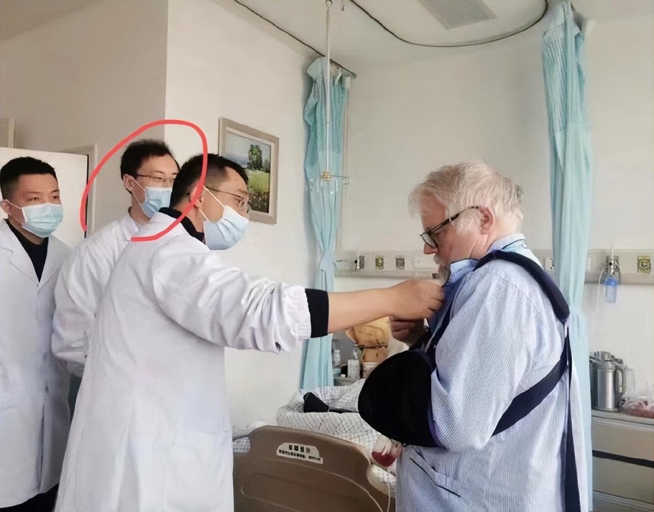 打孩子的鲁某某：就“摸”了一下！没想到家里竟然有监控！
