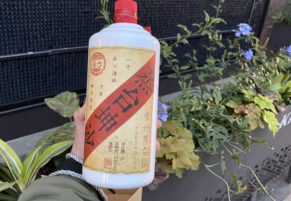 酒圈“怪象”，普通人追捧高端名酒，行家却偏爱这4款“便宜酒”