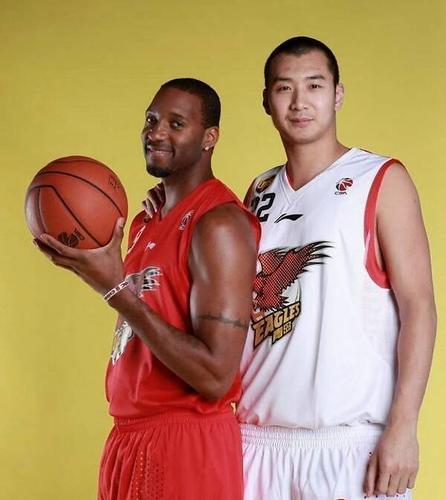 薛玉洋|当年NBA小牛队选中河南籍球员薛玉洋，中国篮协为什么不放人还禁止他出国？