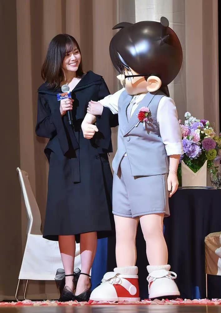 白石麻衣|柯南:青山刚昌为白石麻衣送上亲笔签绘,小柯感谢这美妙的声音