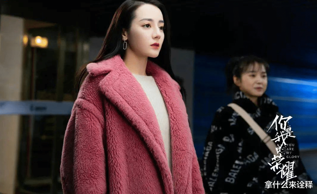 迪丽热巴|吃瓜日 ,  迪丽热巴与神秘男亲密大肚照被扒出，穿孕妇裙还偷跑去国外？