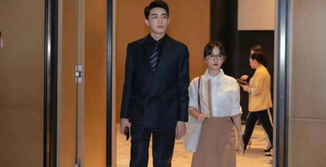 谭松韵|不靠傻白甜，也能让“霸总爱上我”的谭松韵，凭什么这么火？