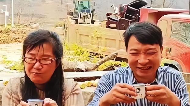 余秀华|杨槠策称余秀华有精神疾病,致其新欢自杀两次,老余已被撤销职务