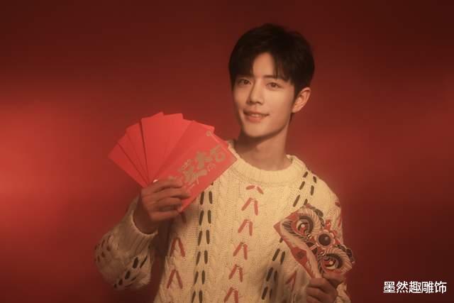 |肖战未参加春晚存在感变低，十几家品牌为他更新海报，新照太帅了