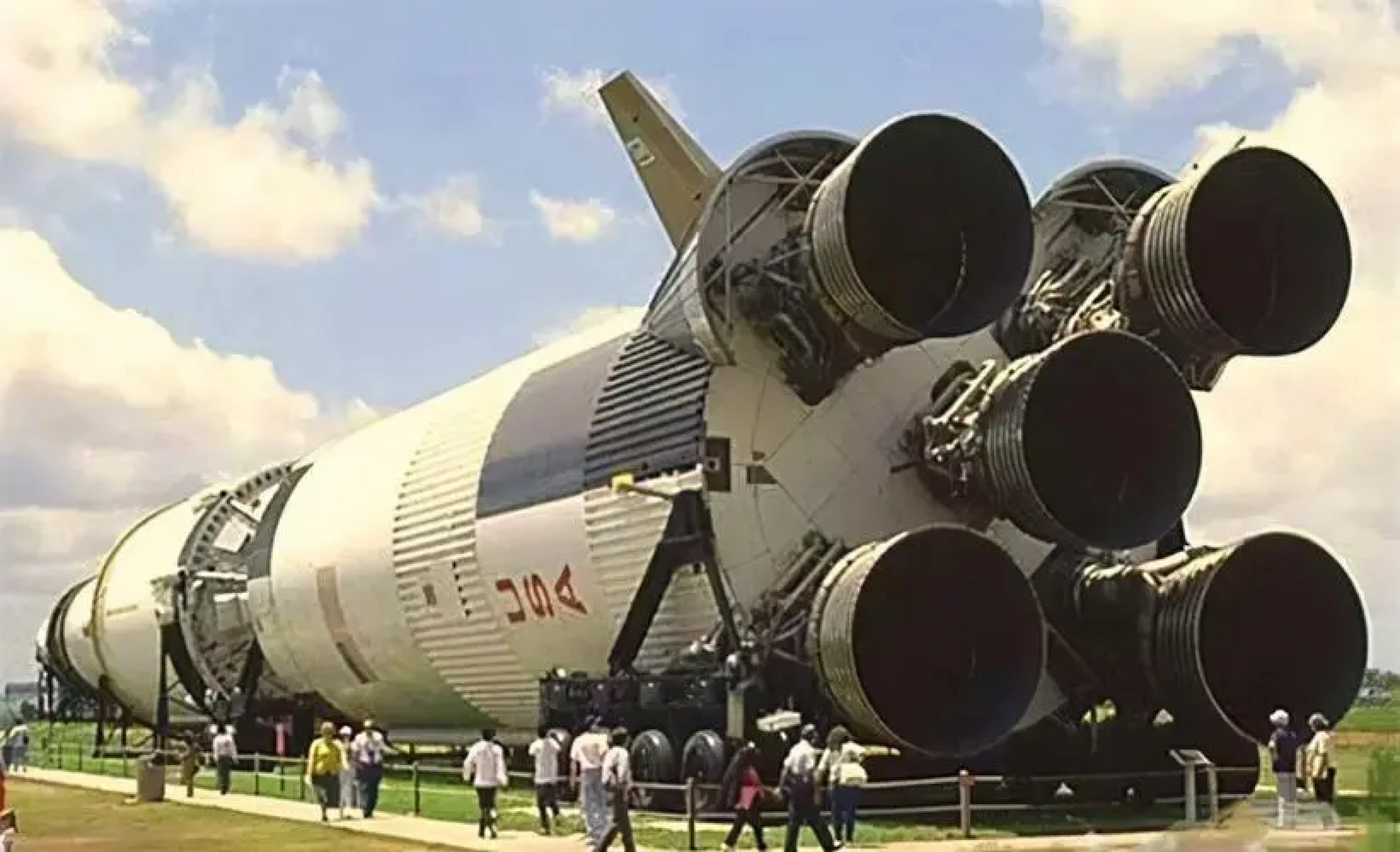 老美登月1号任务老上不了天,是新火箭不如上世纪的土星五号吗?