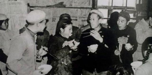 1963年,女会计携全厂工资消失,21年后竟被发现掩藏在水泥里