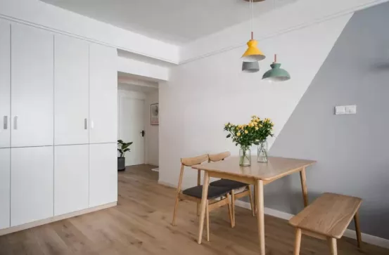 100㎡北欧风清爽宜人,自带10㎡露台做休闲区,简而美设计真大气