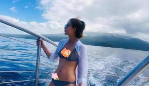 殷桃|殷桃泳装照亮相，身材不走样，依然魅力四射，真让人羡慕