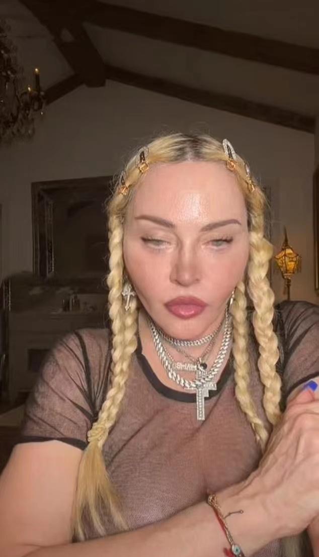 娜奥米·沃茨|53岁娜奥米沃茨素颜皱纹明显，毫无人工痕迹美得自然，印堂发光