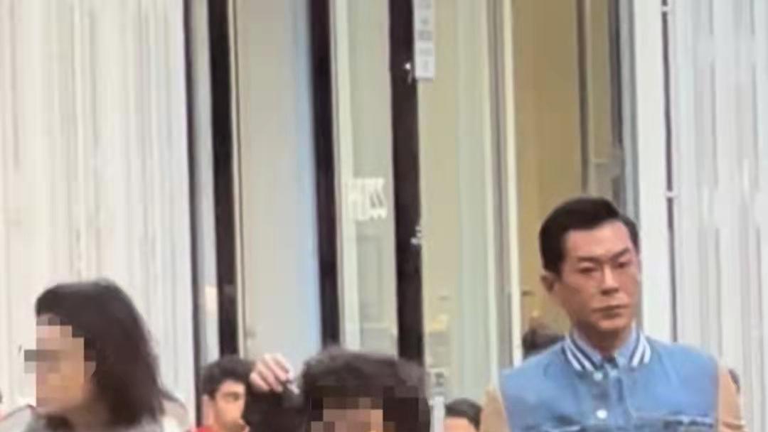 沈梦辰|52岁古天乐现身伦敦，疑似做医美模样变化大，脸部僵硬绷紧无表情