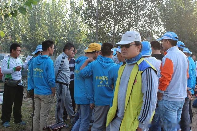 |经常钓鱼的人,都特别有钱?渔具店主眼中的钓鱼人众生相