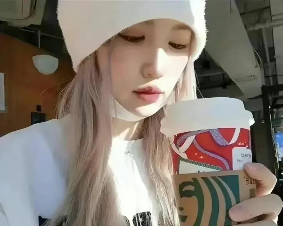 马蓉|马蓉疑似移民澳洲,手捧一杯咖啡就出现了!这是在炒作?