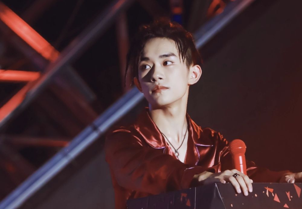 易烊千玺|易烊千玺:生在娱乐圈却没有长成娱乐圈的样子