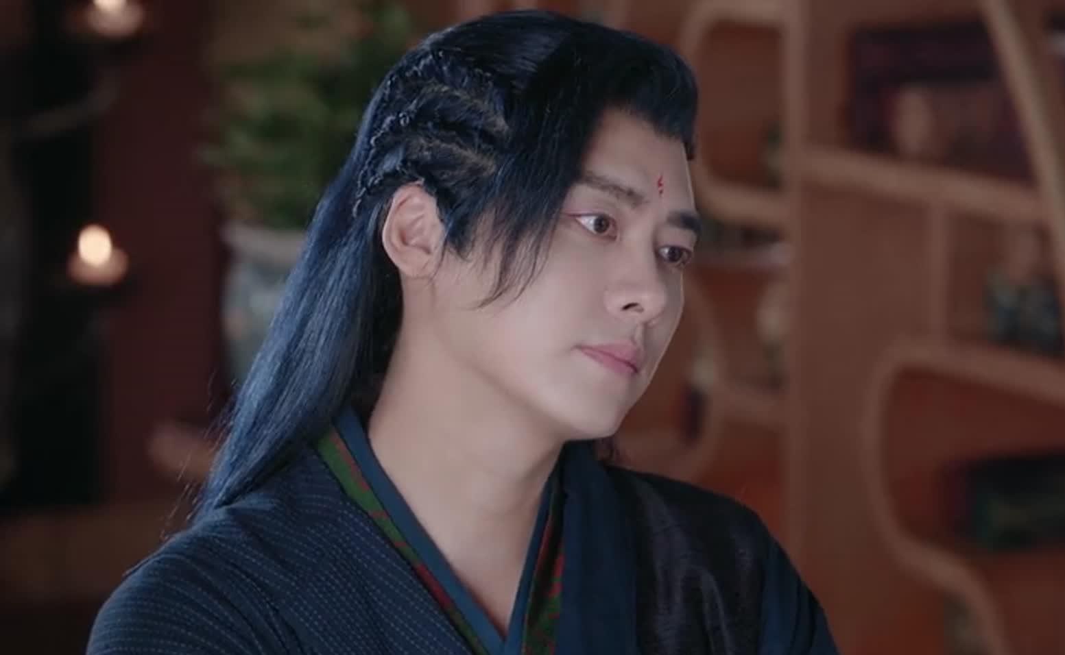 脑回路|《镜?双城》首播：李易峰颜值被嘲，陈钰琪造型雷同，古偶味浓