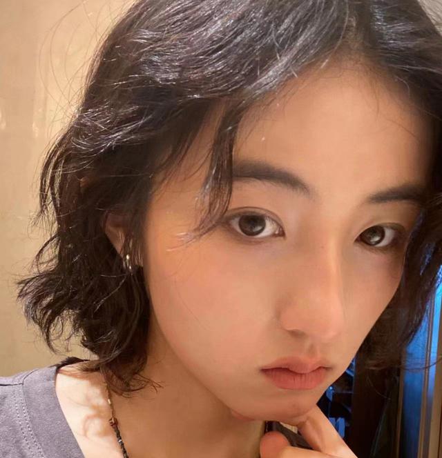 魔力|立人设遭翻车？张子枫工作室对盗图事件道歉，原博主也回应表示接受