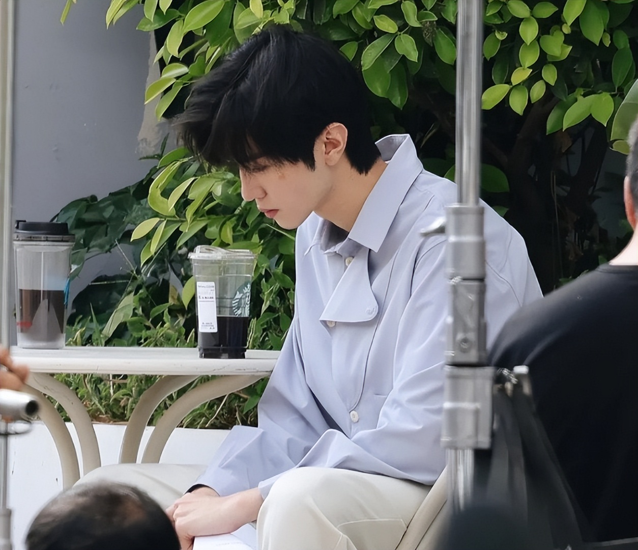 赵露思 《偷偷藏不住》名场面路透!赵露思短发哭唧唧,陈哲远眼神温柔!