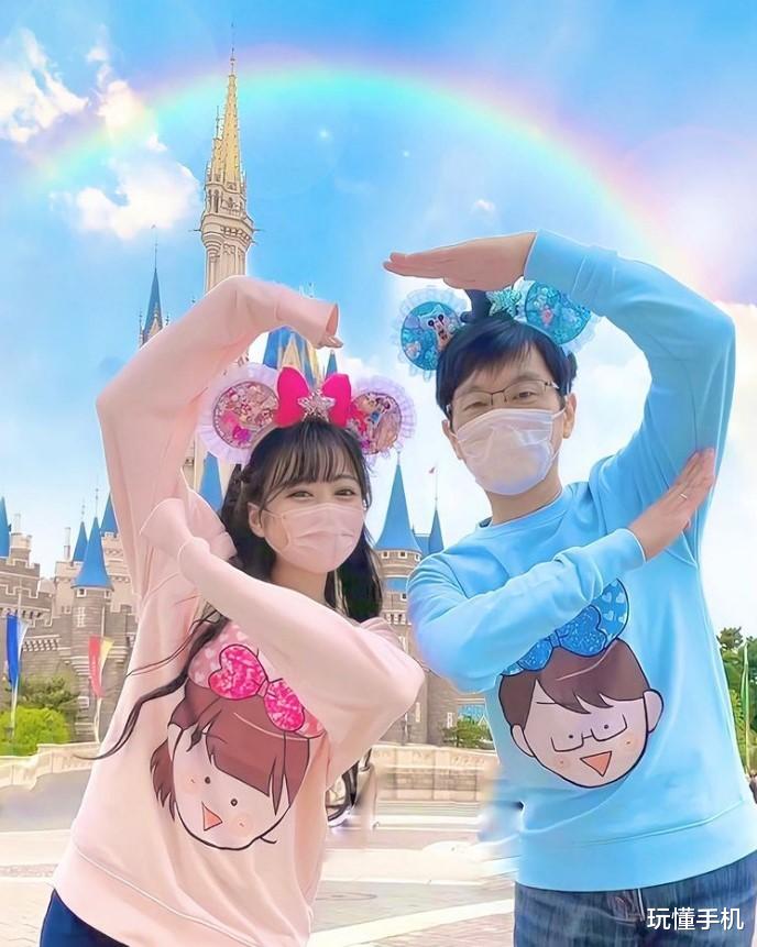 演唱会|日本47岁大叔娶20岁少女偶像，每天在家开专属演唱会