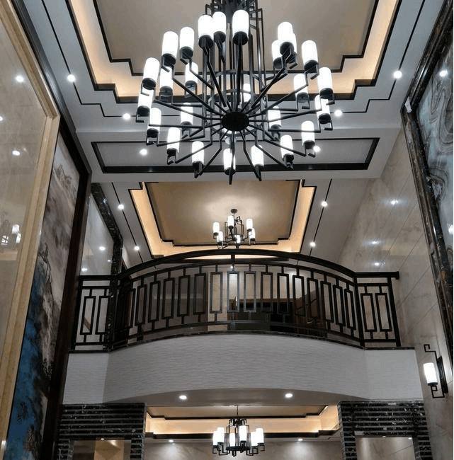 花150万建的农村别墅,效果真好,6米高的电视墙,估计你们没见过